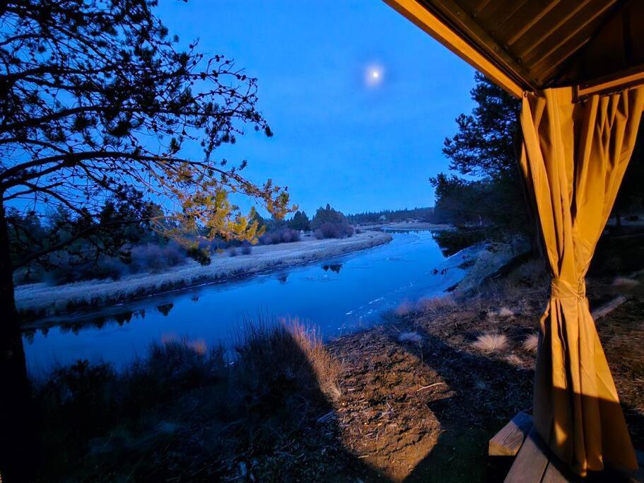 Beautiful Riverfront Near Mt Bachelor With Hot Tub Bend Buitenkant foto