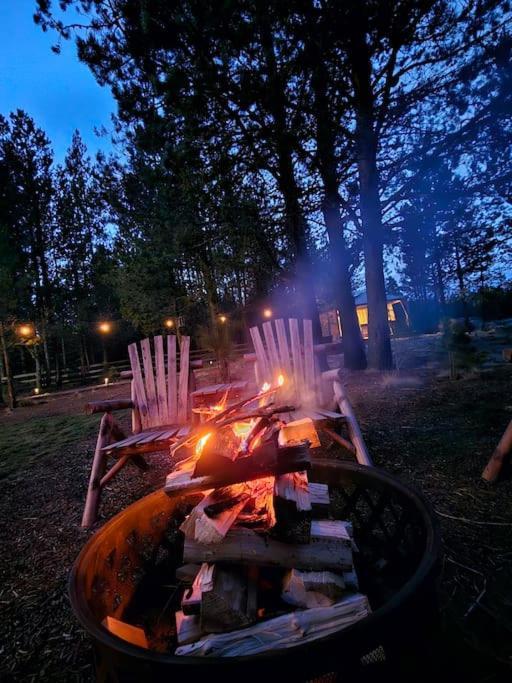 Beautiful Riverfront Near Mt Bachelor With Hot Tub Bend Buitenkant foto