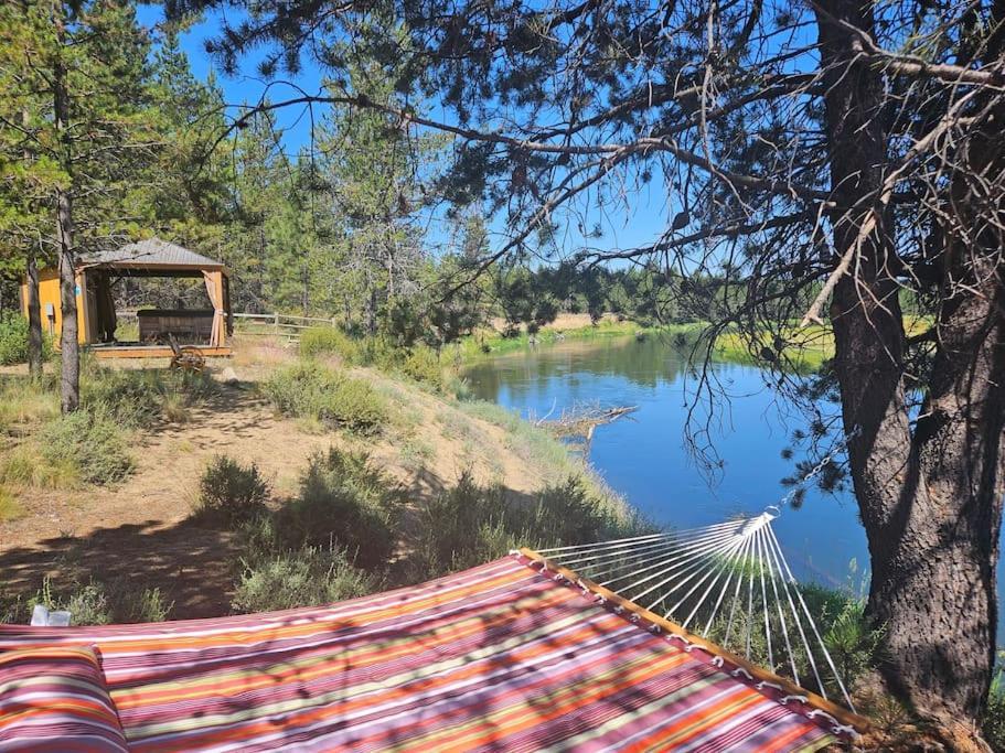 Beautiful Riverfront Near Mt Bachelor With Hot Tub Bend Buitenkant foto
